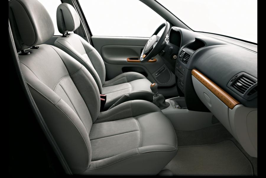  Renault Clio 3-Door 2001 года  (фото 33 из 58)